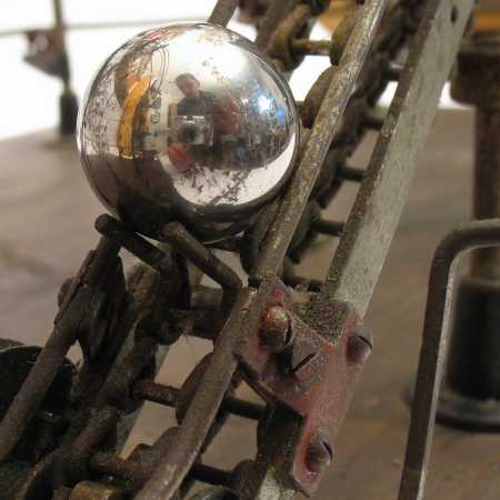 Detail antike Kugelbahn