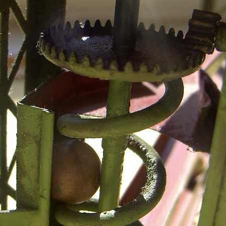 Ausschnitt einer Blech-Kugelbahn