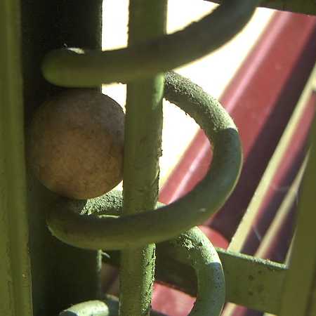 Ausschnitt einer Blech-Kugelbahn