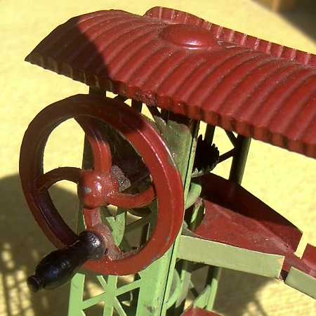 Ausschnitt einer Blech-Kugelbahn