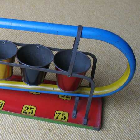 Ausschnitt einer Murmelabschussbahn