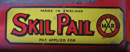 Ausschnitt einer Murmelabschussbahn