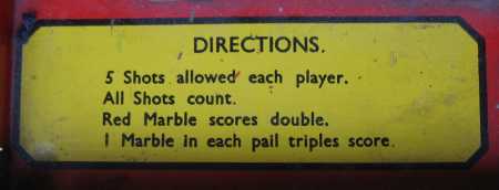 Ausschnitt einer Murmelabschussbahn