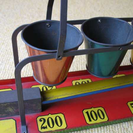 Ausschnitt einer Murmelabschussbahn