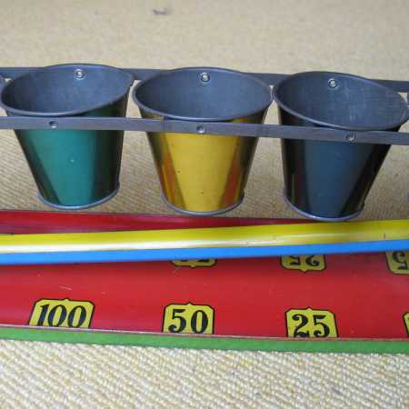 Ausschnitt einer Murmelabschussbahn