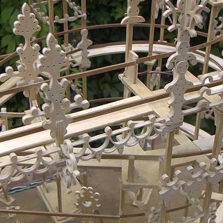 Ausschnitt Laubsägen-Kugelbahn