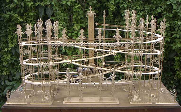 Gesamtansicht Kugelbahn