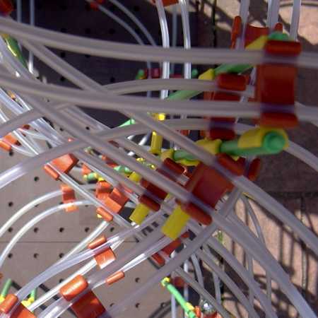 Ausschnitt einer Rolling-Ball-Kugelbahn