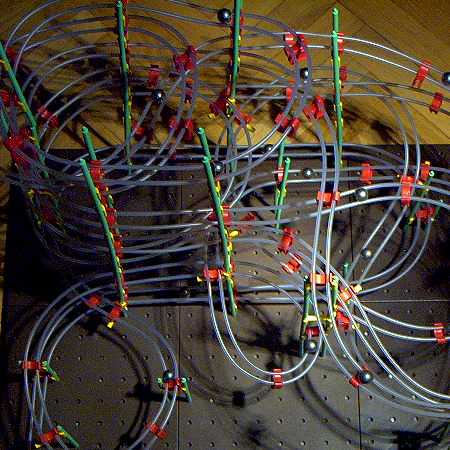 Ausschnitt einer Rolling-Ball-Kugelbahn