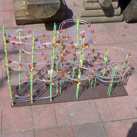 Ausschnitt einer Rolling-Ball-Kugelbahn