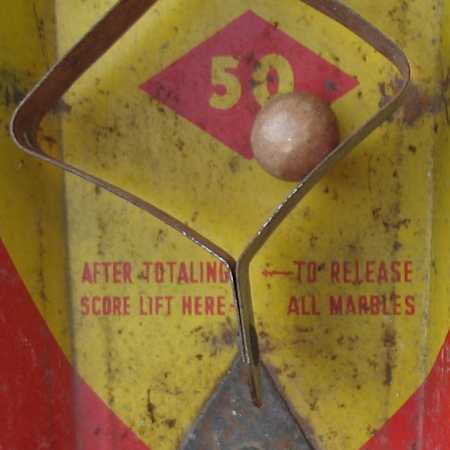 Ausschnitt Blechspielzeug Marble Bingol